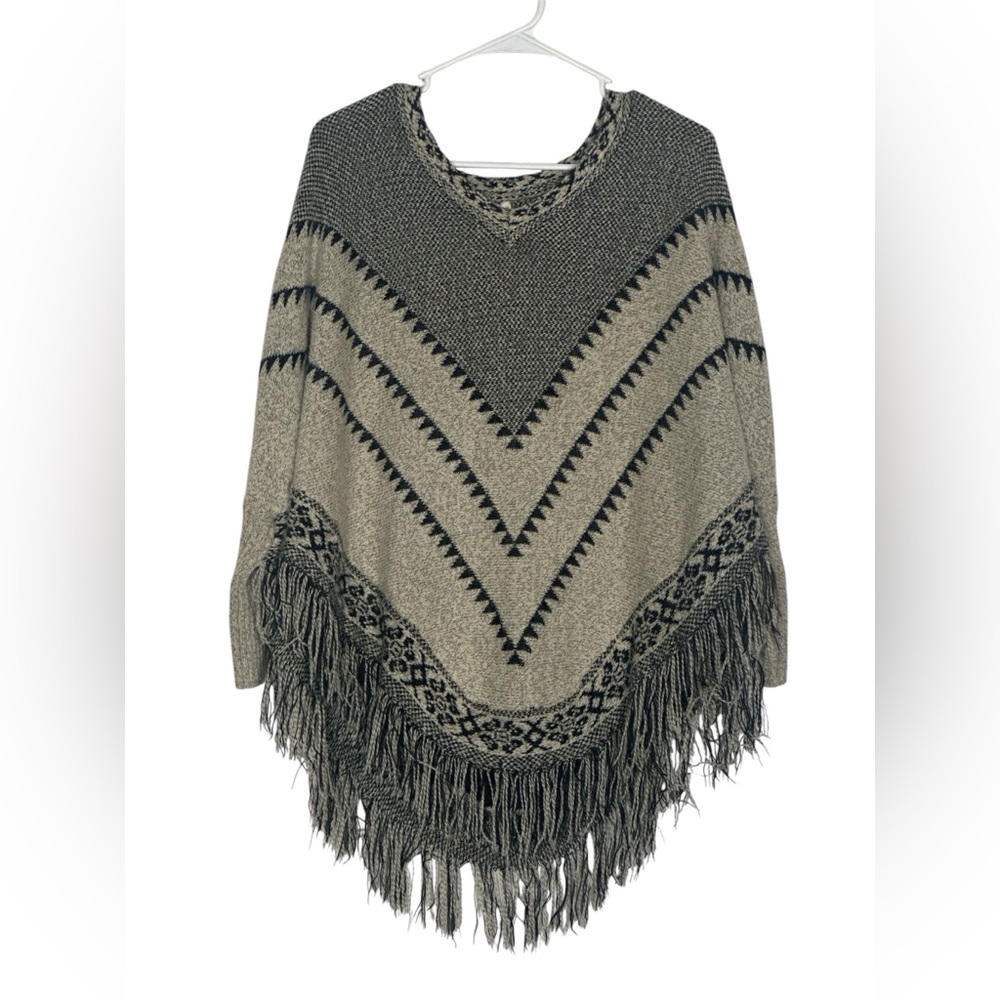 Alya Boho Fringe Poncho Sweater Medium NWOT Western Cottagecore Knit